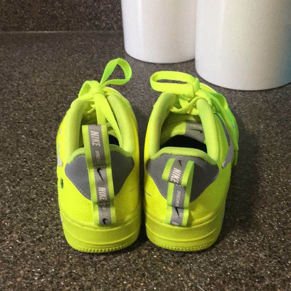 NIKE'S AIR FORCE 1 UTILITY ARRIVES IN A STRIKING "VOLT" - Picture 12 of 14